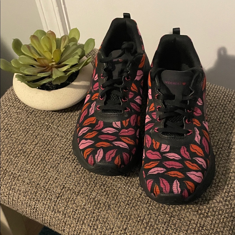 Skechers Black and Pink Kisses Sneakers